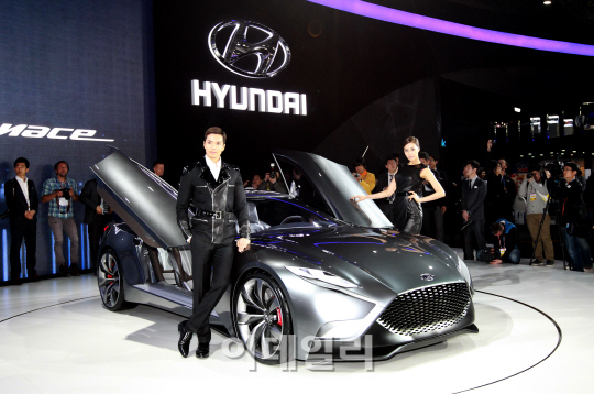 '매혹적인 HND-9'                                                                                                                                                                        