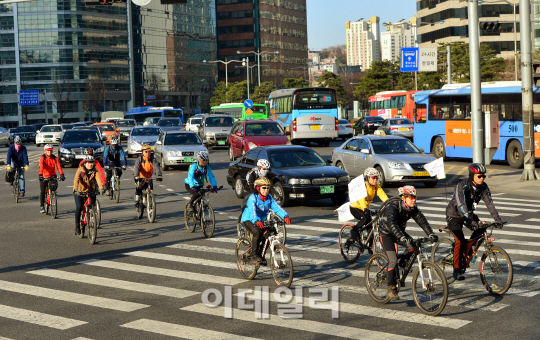 [포토]자전거로 츨근하니 신나요!