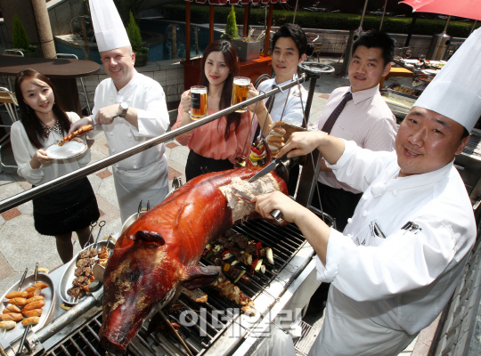 [포토]호텔 야외 바비큐 가든에서 힐링하세요