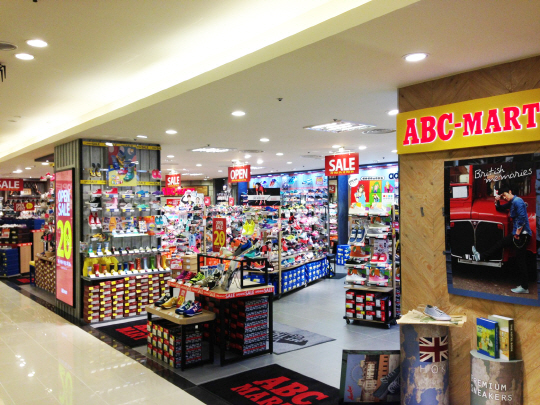 ABC마트, 평촌 NC백화점에 신규매장 문 열어