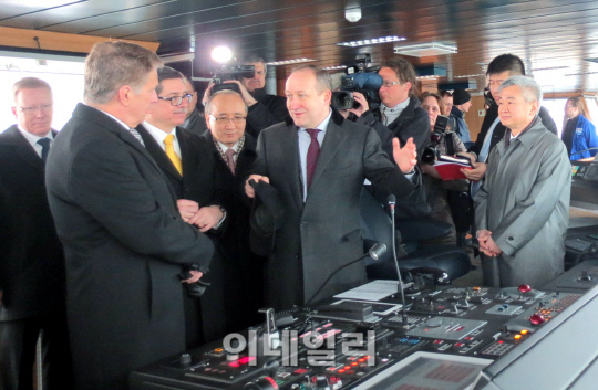 STX 헬싱키 조선소, 극지용 쇄빙선 인도식