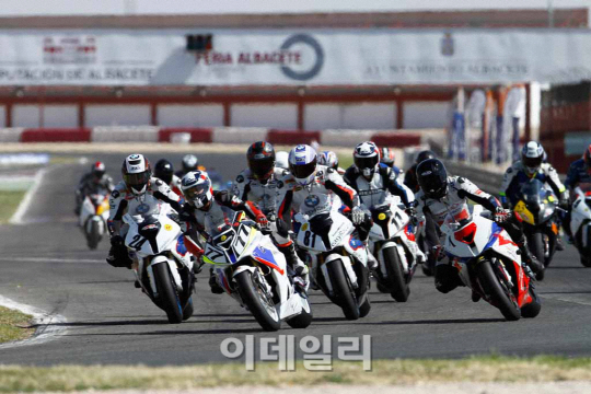 BMW모토라드, 2013 KMF 코리아 로드레이스 챔피언십 후원