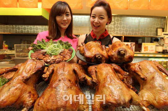 [포토]롯데마트, 대형마트 단독으로 베이징 덕 선봬