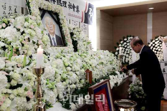 [포토]故 남덕우 전 국무총리 빈소 찾은 조문객들