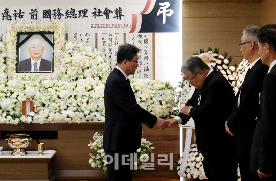 남덕우 전 총리 빈소 찾은 이한구 원내대표                                                                                                                                                          