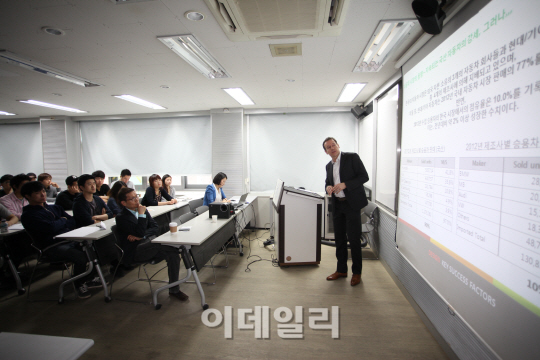 [포토]한성자동차㈜ 대표 울프아우스프룽 홍익대학교 강의4