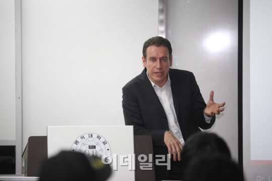 [포토]한성자동차㈜ 대표 울프아우스프룽 홍익대학교 강의 1