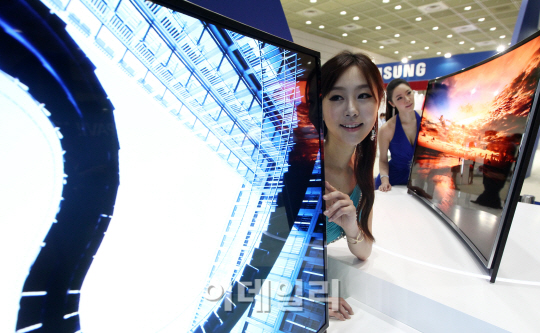 [포토]삼성전자, 곡면 OLED TV