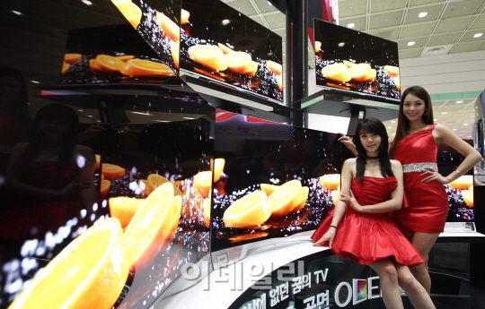 [포토]LG전자, 세계 최초 곡면 OLED TV