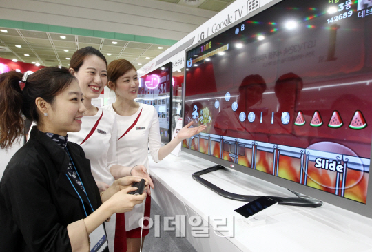 [포토]LG전자, 월드IT쇼서 구글TV 국내 공개