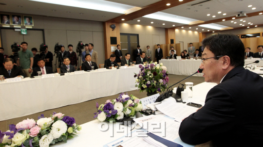 [포토]윤상직 장관 '통상산업포럼 출범식'