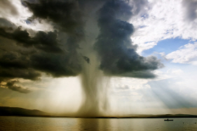 토네이도 내부 영상, WP "6톤 장갑차가 시속 300km 견뎌"