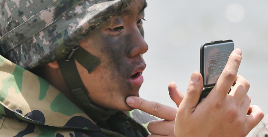 [포토] 얼굴 위장하는 한국군