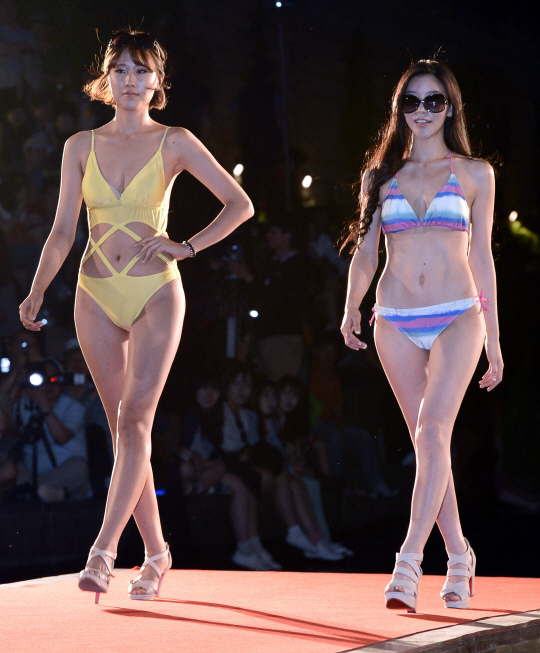  시원한 비치웨어                                                                                                                                                                                  