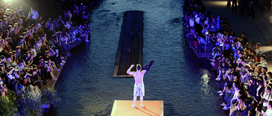  女心 사로잡은 비치웨어 패션쇼                                                                                                                                                                    