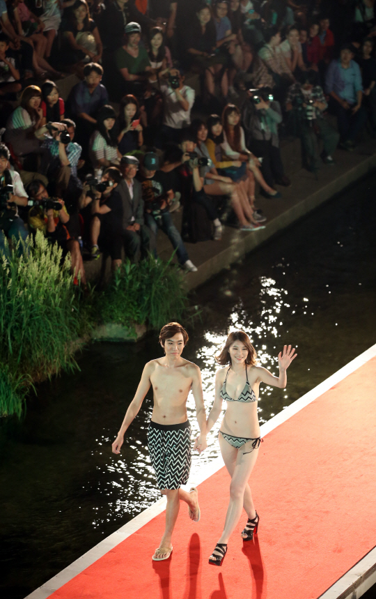  한밤의 수상패션쇼                                                                                                                                                                                