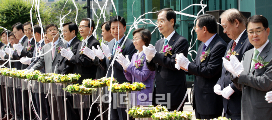 [포토]코엑스몰 리모델링 착공 축하하는 내빈들