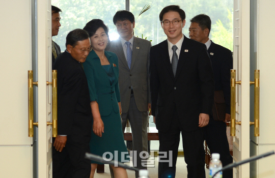 남북 장관급 회담 위한 실무접촉                                                                                                                                                                    