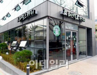 한글간판·불고기버거…눈과 입 '한국화'