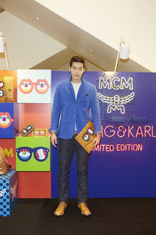 김우빈, 부산 MCM  팝업 스토어서 상남자 포스                                                                                                                                                       