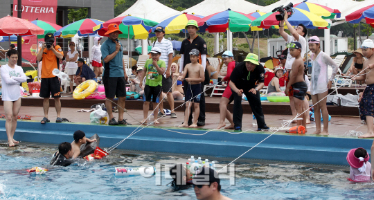 [포토]서울시, 주변 도구를 이용한 익수자 구조 체험