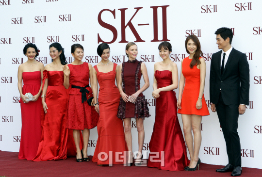 [포토]유지태 '저 혼자 SK-ll 남자 모델이네요'