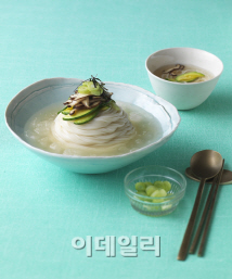 CJ제일제당 “액젓으로 냉 잔치국수 즐기세요”
