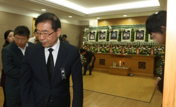 박원순 서울시장, 노량진 수몰사고 유가족 위로 "보상문제 신속히"