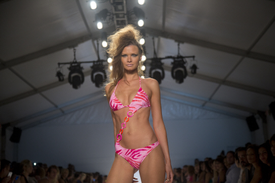 여전사 컨셉의 비키니?                                                                                                                                                                             