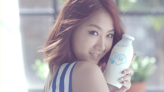  씨스타 소유 `흰 우유, 어떠세요?`                                                                                                                                                                 