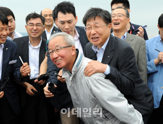 "투자하는 기업이 최고"..3조 투자 등에 업은 玄부총리