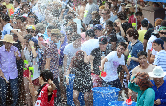  해운대 '물의 난장'                                                                                                                                                                     