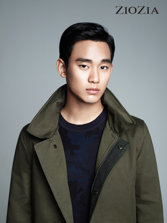 김수현, 패션 화보서 분위기 있는 가을남자로 변신                                                                                                                                                         