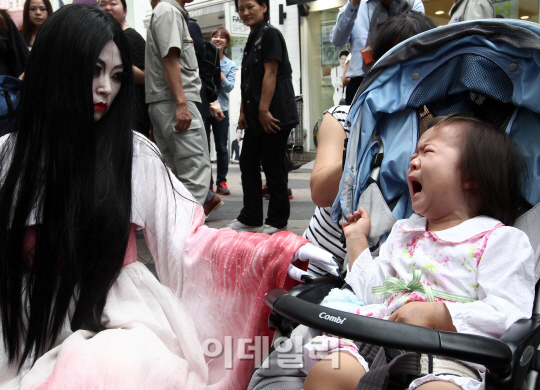 [포토]처녀귀신 보고 놀란 꼬마 숙녀