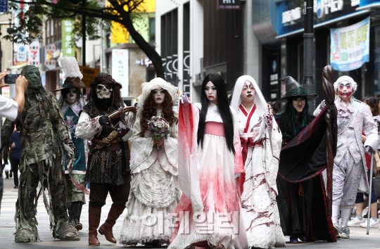 [포토]명동거리에 귀신들이 나타났다!