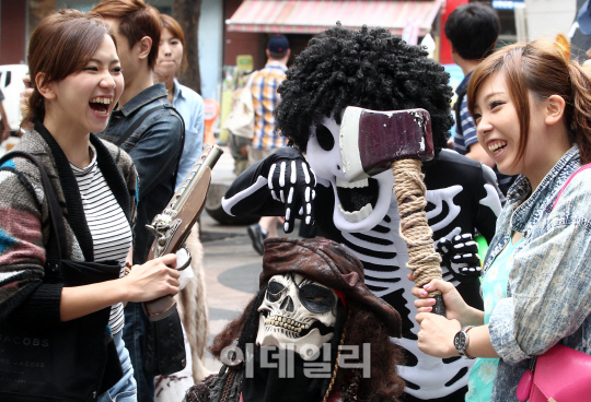 [포토]명동거리에 귀신들이 나타났다!