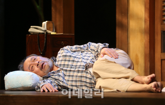 [포토]간암 말기 아버지 역의 배우 신구