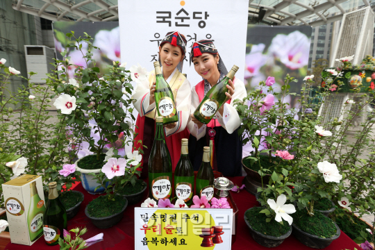 [포토]국순당, '민족명절 추석엔 우리술로 음복하세요'