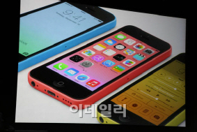 애플, `아이폰5C` 최저 99불.."아이폰5 할인없다"