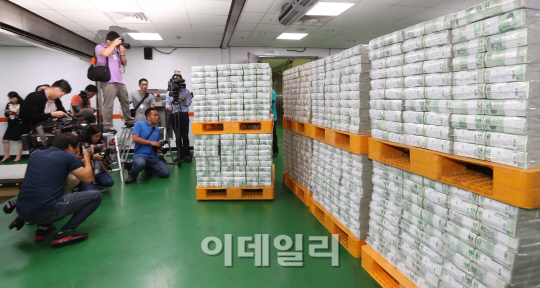 [포토]한국銀, 추석자금 방출 '뜨거운 취재 열기'