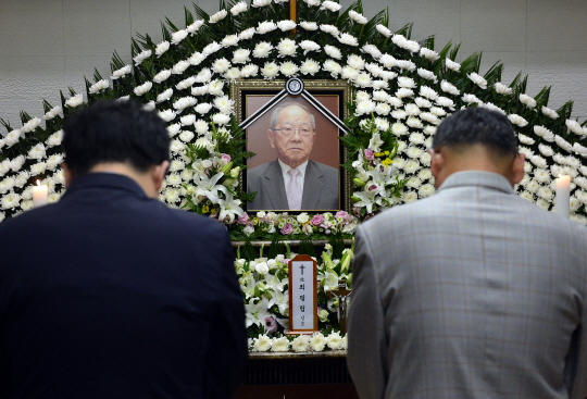 [포토] 최필립 전 정수장학회 이사장 조문