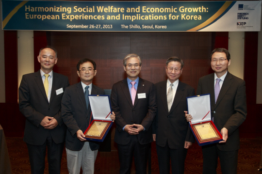 BMW코리아, 이정우·고명덕 박사에 'BMW 학술상'