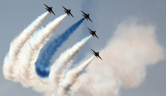 [포토] 구름 연기 내뿜으며