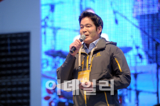 [굿모닝 이데일리] 정용진 부회장 유통 선진국·사람에서 미래를 찾다