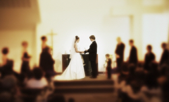 생략하고 싶은 결혼 절차 1위, 男 '형식적인 주례' 女는?