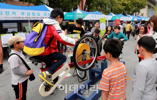 [포토]'신나는 자전거 시소'