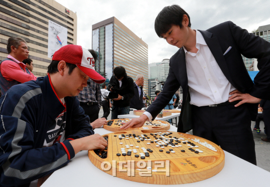 [포토]'거리대국 펼치는 이세돌 프로'