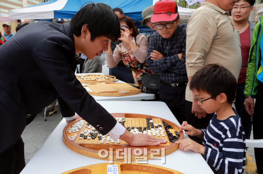 [포토]이세돌 프로 '너의 한수를 보여줘'