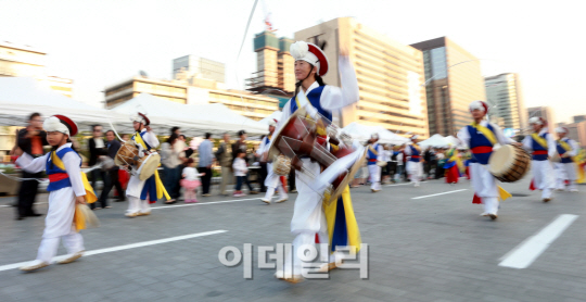 [포토]'광화문 광장 신나는 농악가락'