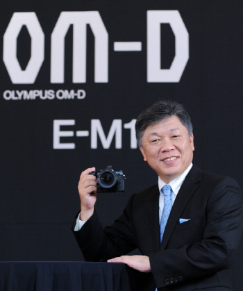 올림푸스, "미러리스 카메라는 하이브리드 자동차와 같은 것"